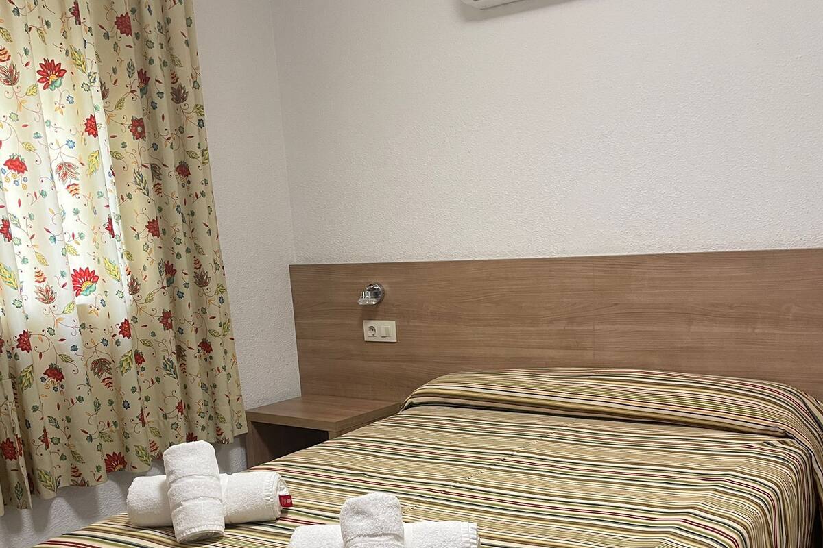 Chambre Double Ăconomique | Wi-Fi gratuit, draps fournis