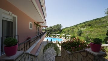 Outdoor pool, pool umbrellas, sun loungers