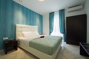 Premium bedding, in-room safe, blackout drapes, soundproofing - Villa Dorita (Parga)