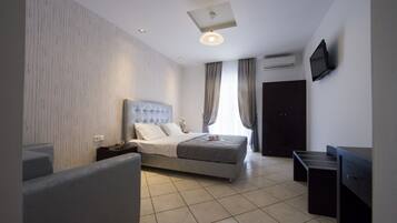 Premium bedding, in-room safe, blackout curtains, soundproofing