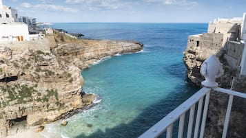 Suite Deluxe, 1 très grand lit, balcon, en front de mer | Vue de la chambre