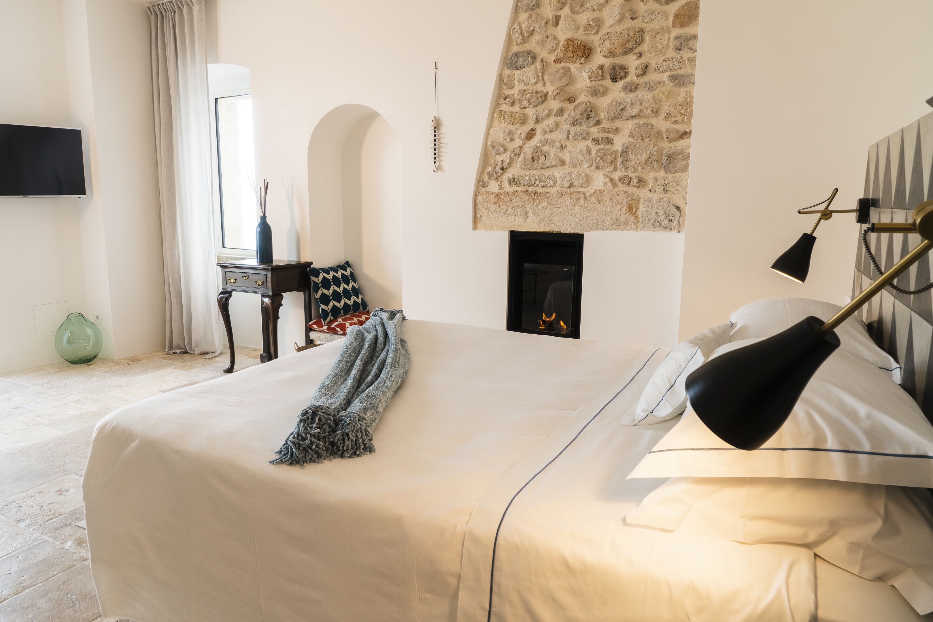 Deluxe Suite, 1 King Bed, Balcony, Oceanfront | In-room safe, desk, blackout curtains, soundproofing