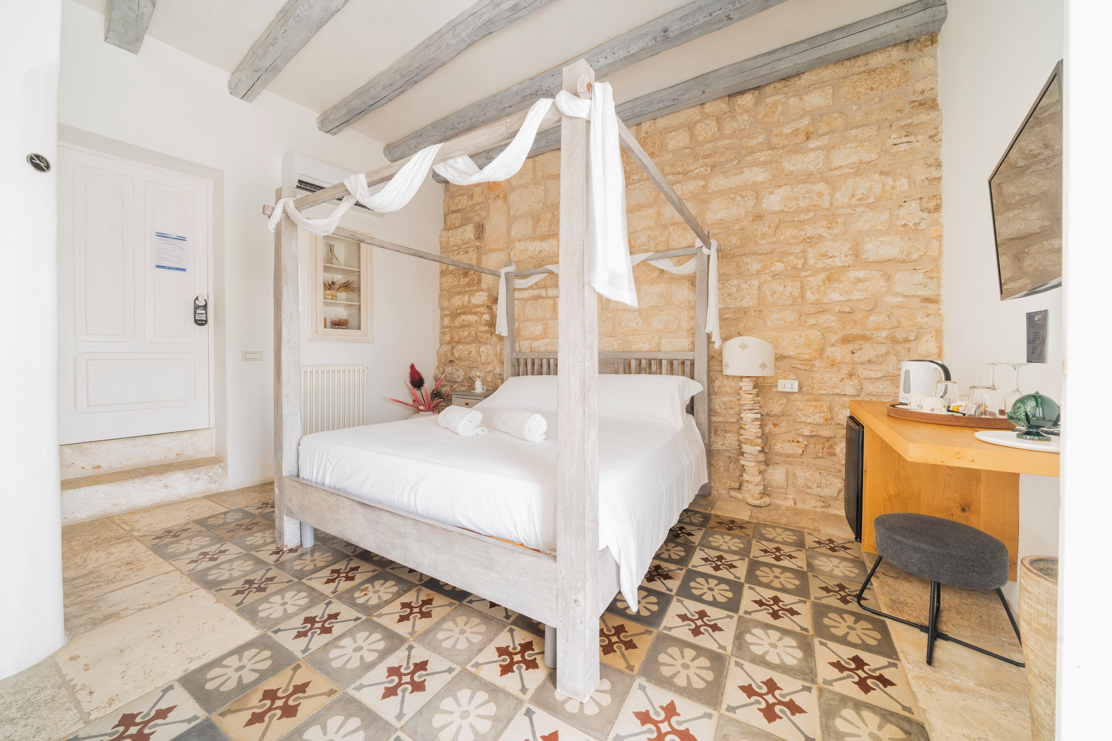 Habitació doble Comfort, terrassa | Caixa forta a l'habitació, escriptori i cortines opaques 