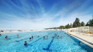 Indendørs pool, sæsonbestemt udendørs pool