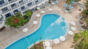 Outdoor pool, pool loungers