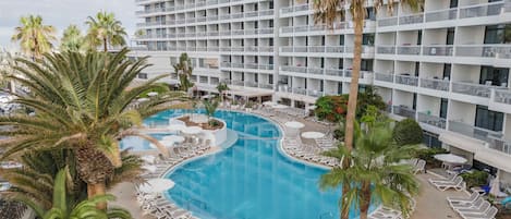 Outdoor pool, pool loungers