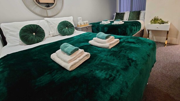 Standard Quadruple Room, 2 Double Beds | Desk, iron/ironing board (on request), WiFi (free) - High Tide Hotel (Blackpool)