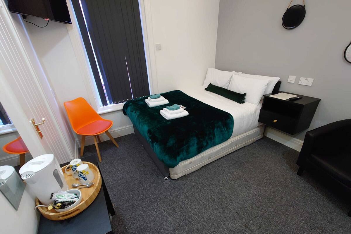 Standard Double Room, 1 Double Bed | Desk, iron/ironing board (on request), WiFi (free)