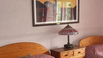 Kamer, 1 twee- of 2 eenpersoonsbedden, en-suite badkamer