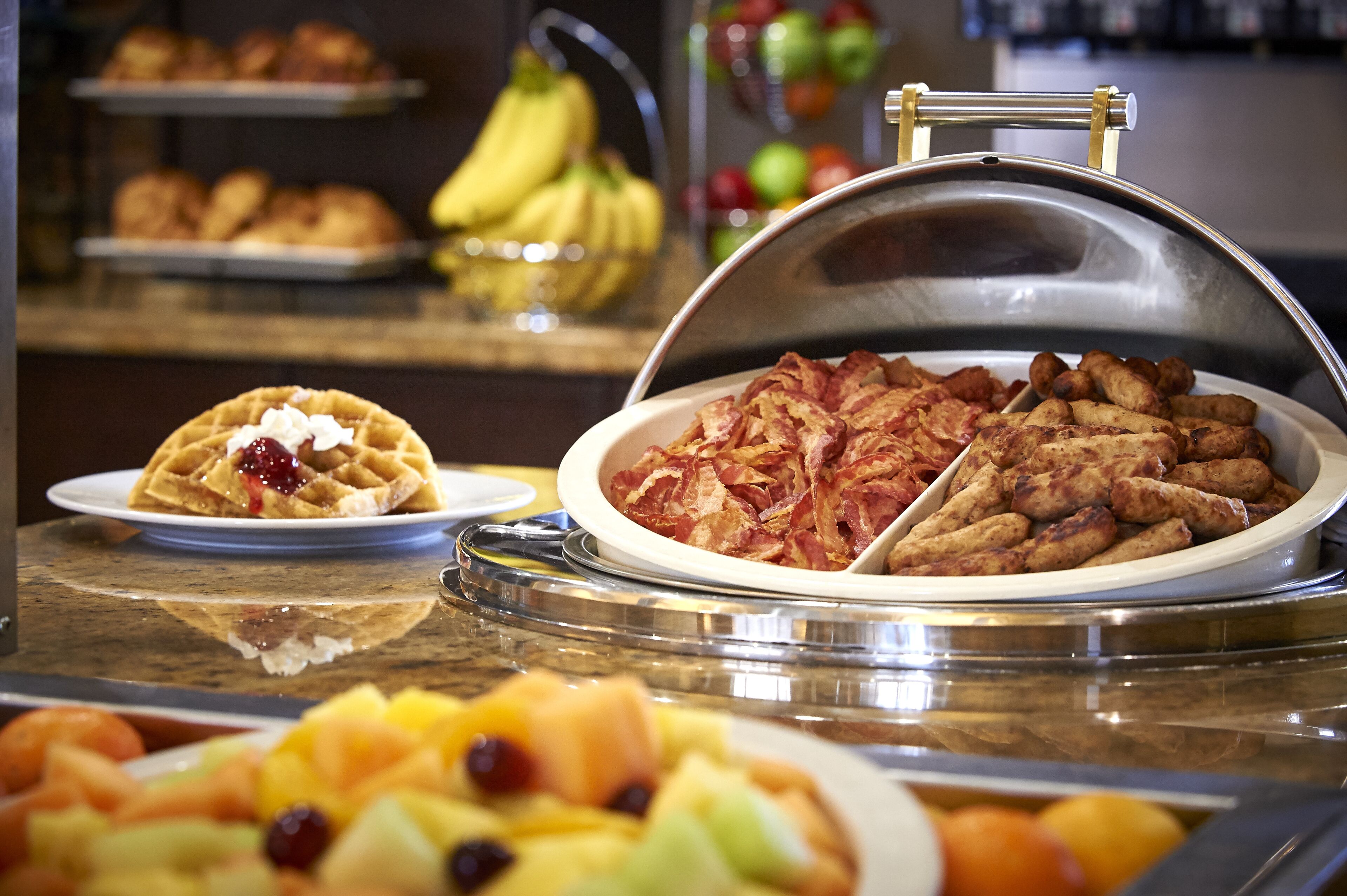 Free on-the-go breakfast on weekends 