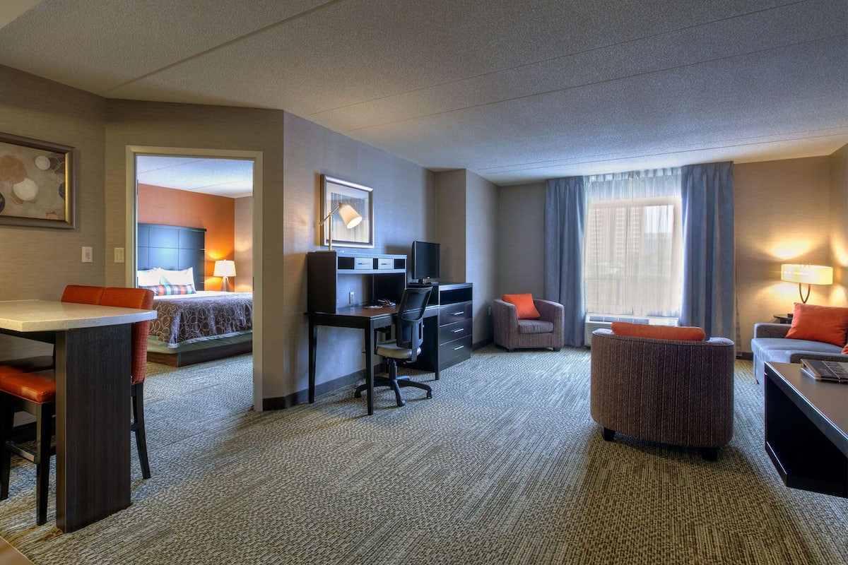 Desk, blackout drapes, iron/ironing board, free WiFi