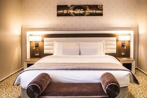 Superior Double Room with Free SPA Access | أغطية فراش متميزة وميني بار وخزنة داخل الغرفة ومكتب