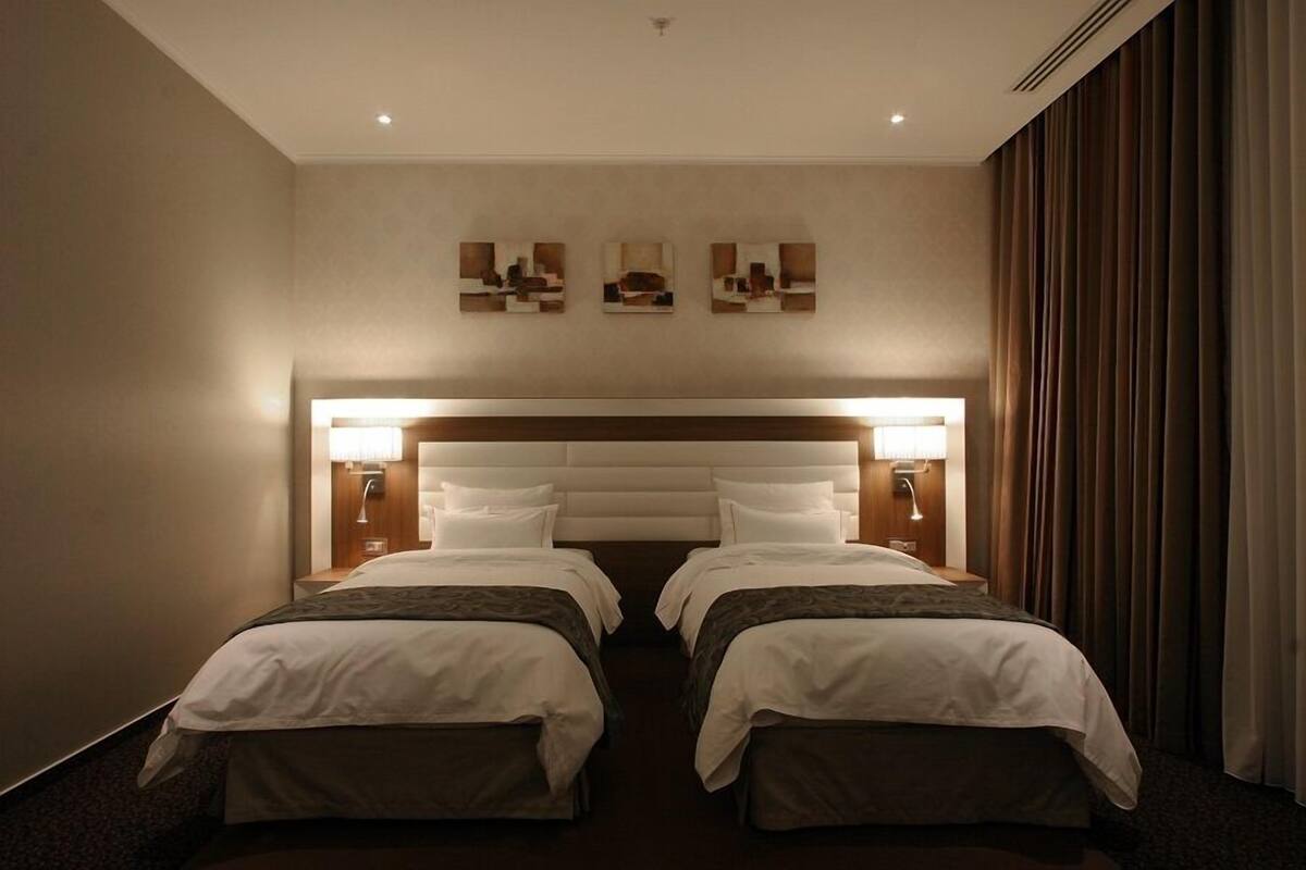 Premium bedding, minibar, in-room safe, desk