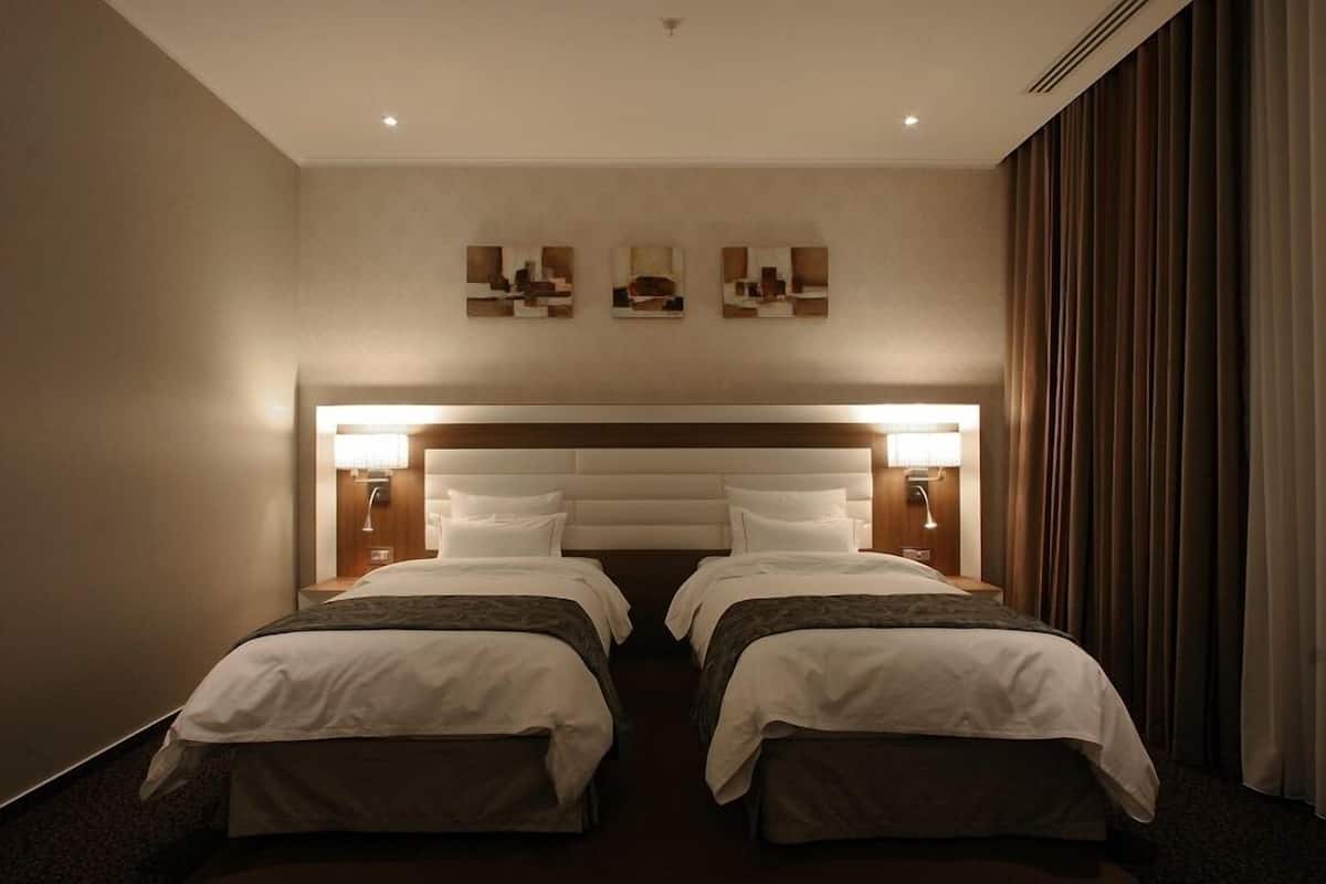 Premium bedding, minibar, in-room safe, desk