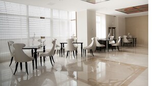 2 من البارات/الاستراحات