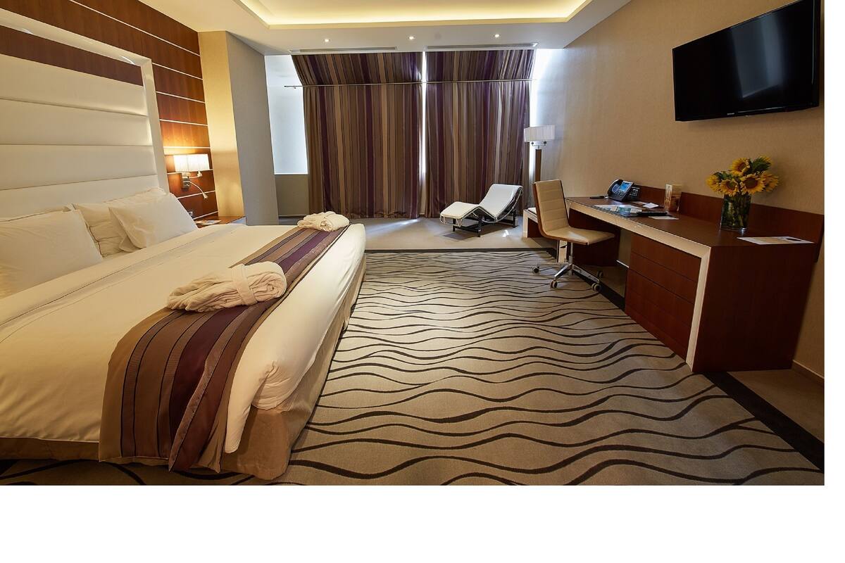 Premium bedding, minibar, in-room safe, desk