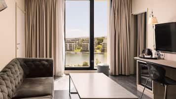 Junior Suite | Desk, laptop workspace, blackout drapes, iron/ironing board