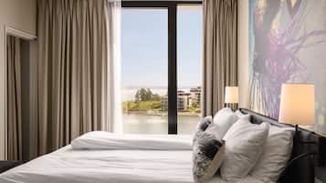 Junior-Suite | Schreibtisch, laptopgeeigneter Arbeitsplatz, Verdunkelungsvorhänge