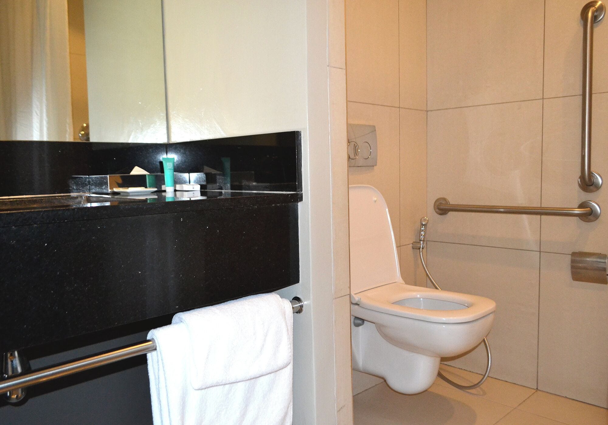 standard double room - disability access | 1 bedroom, minibar, in-room safe, desk