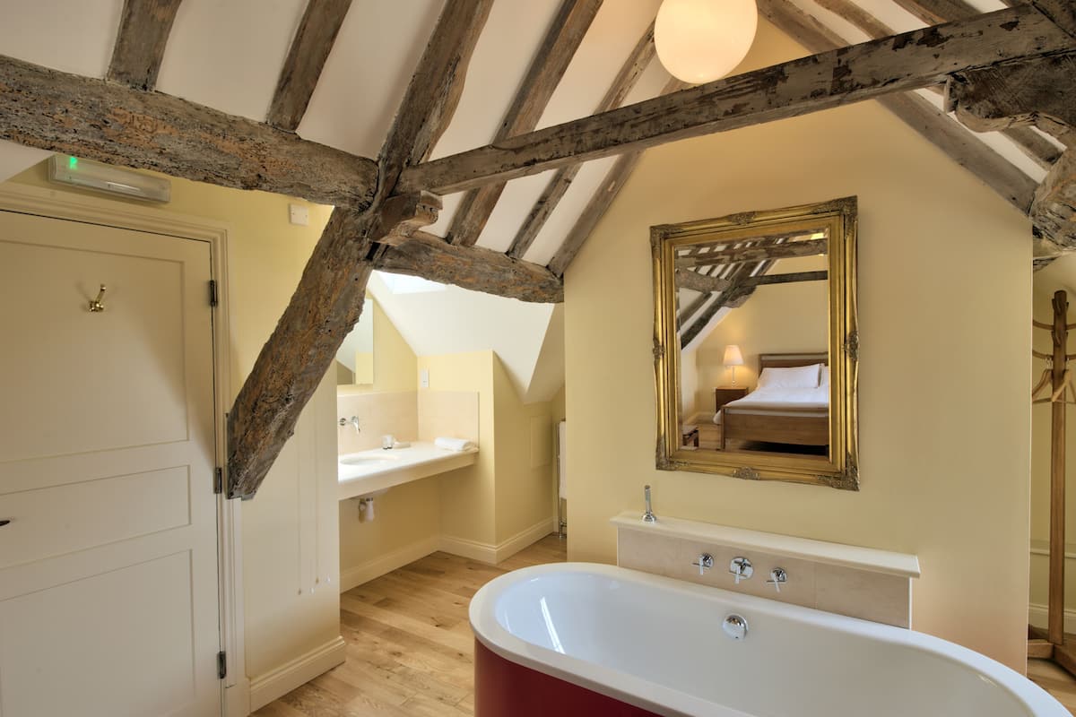 exclusive double room, ensuite | bathroom