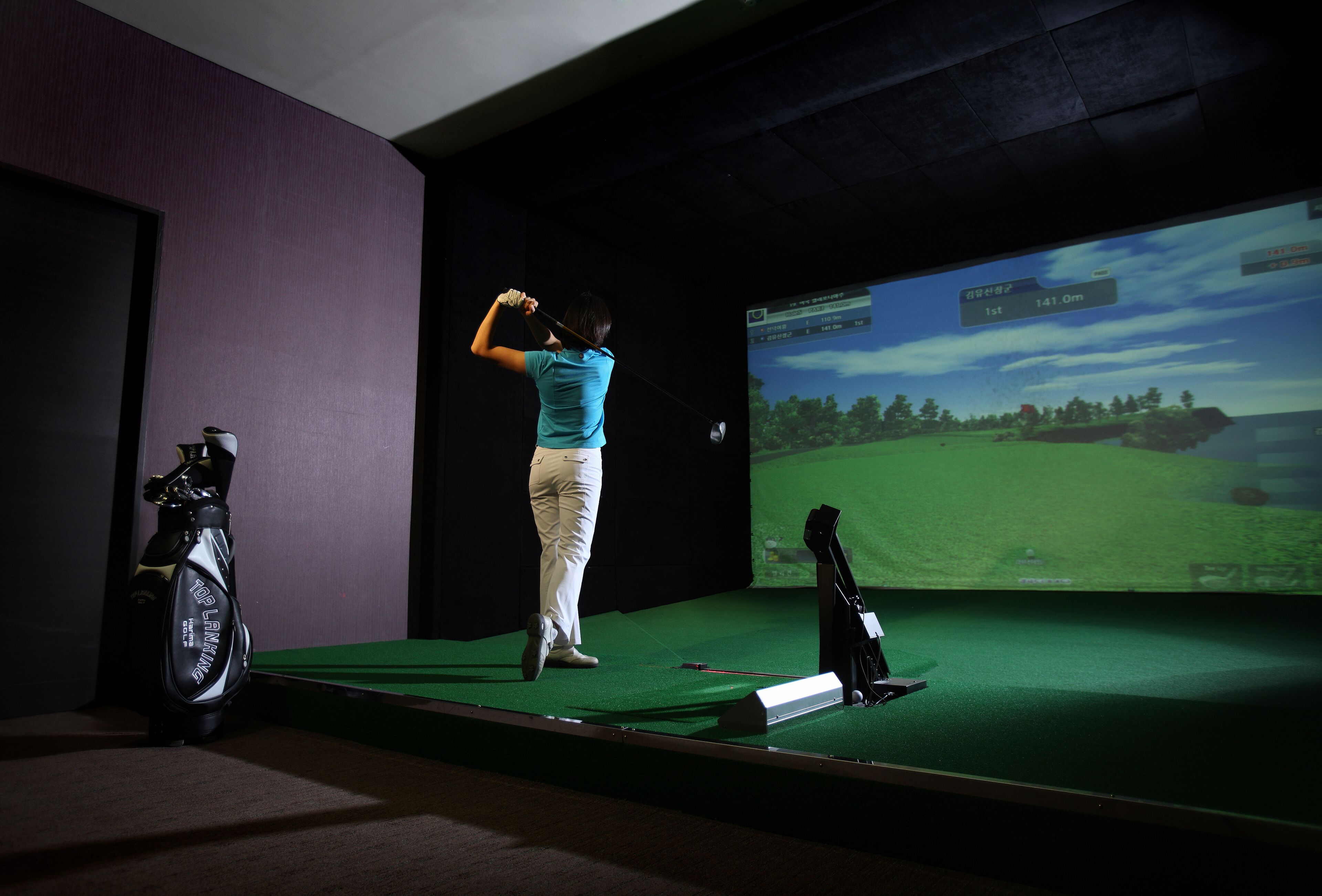 indoor golf driving range