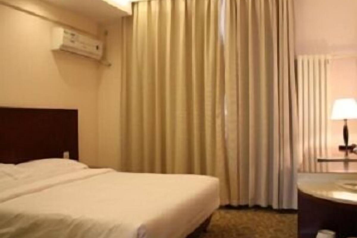 Habitación Business, 1 cama de matrimonio grande | Escritorio, cunas (de pago), wifi gratis