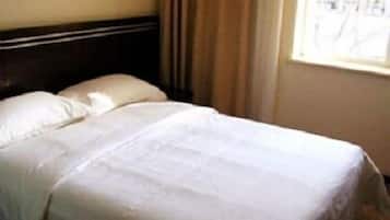Standard Room, 1 King Bed | Desk, cots/infant beds, free WiFi