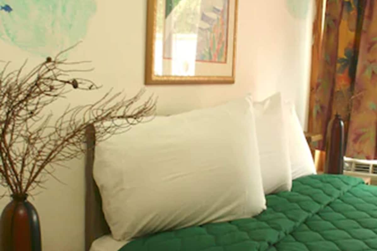 premium bedding, desk, free wifi, bed sheets