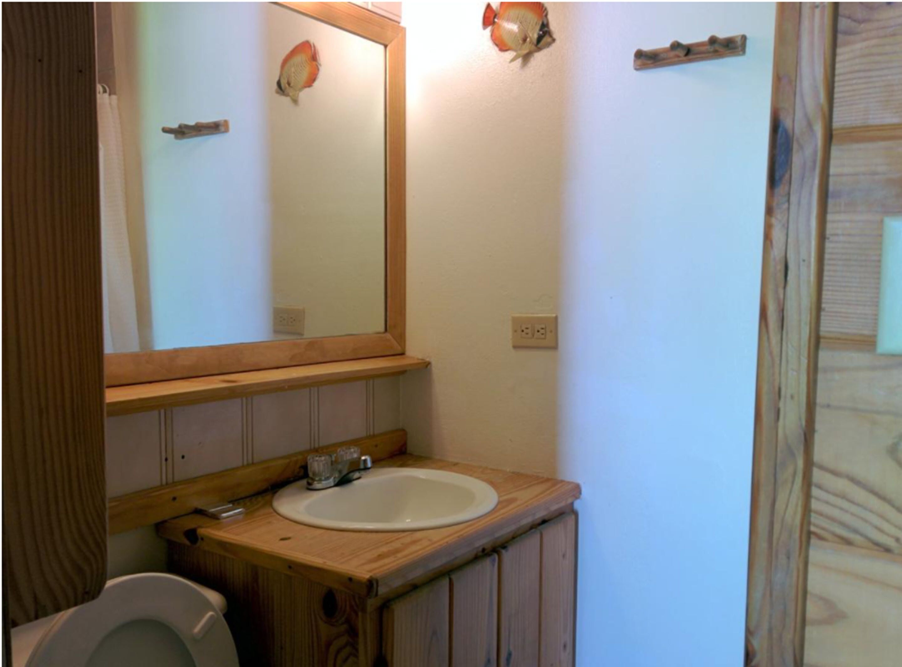 free toiletries, towels