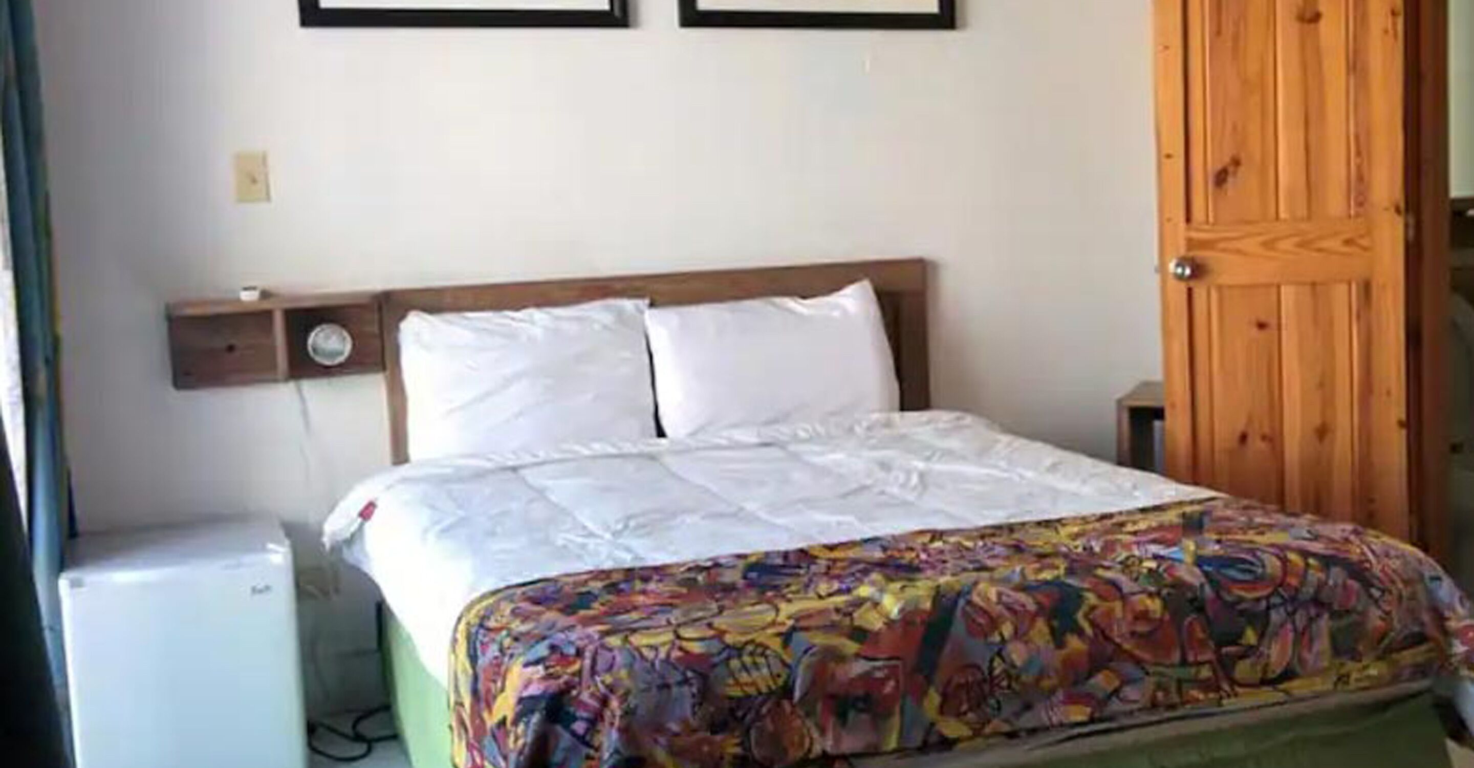 premium bedding, desk, free wifi, bed sheets