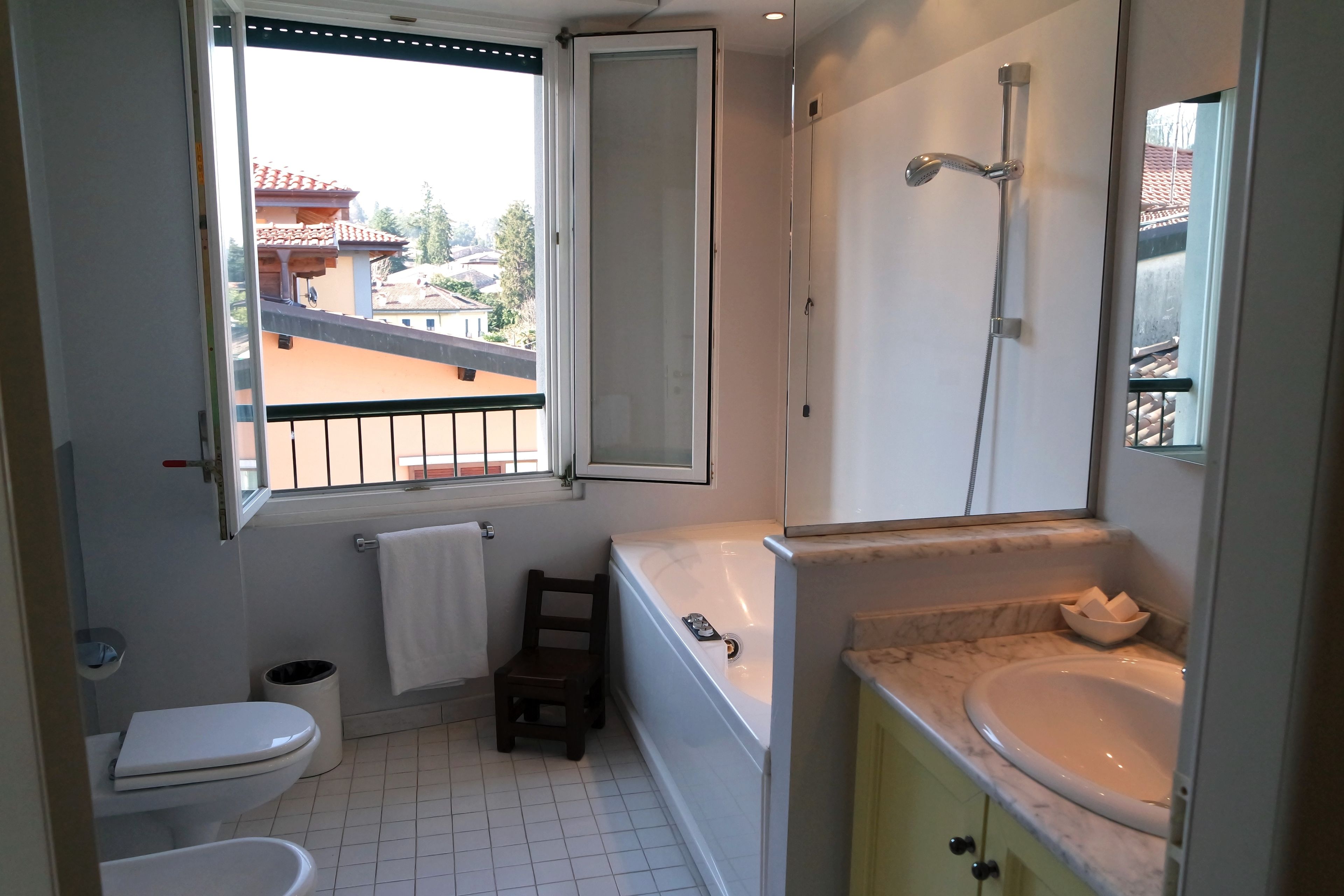 superior double or twin room | bathroom | free toiletries, hair dryer, bidet, towels