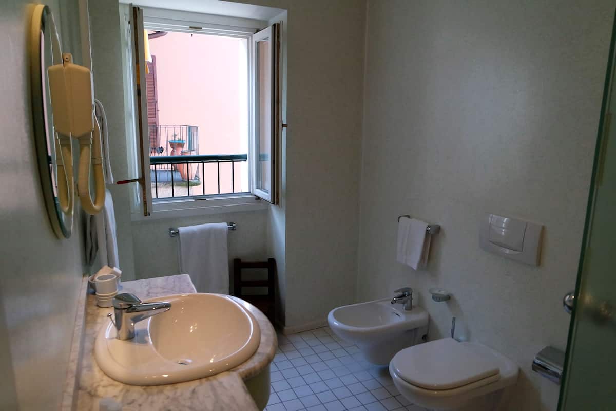 triple room | minibar, in-room safe, desk, soundproofing