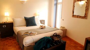 Classic Double or Twin Room | Minibar, in-room safe, desk, soundproofing