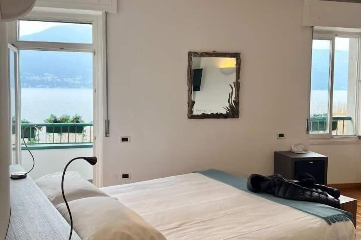 classic double or twin room | minibar, in-room safe, desk, soundproofing