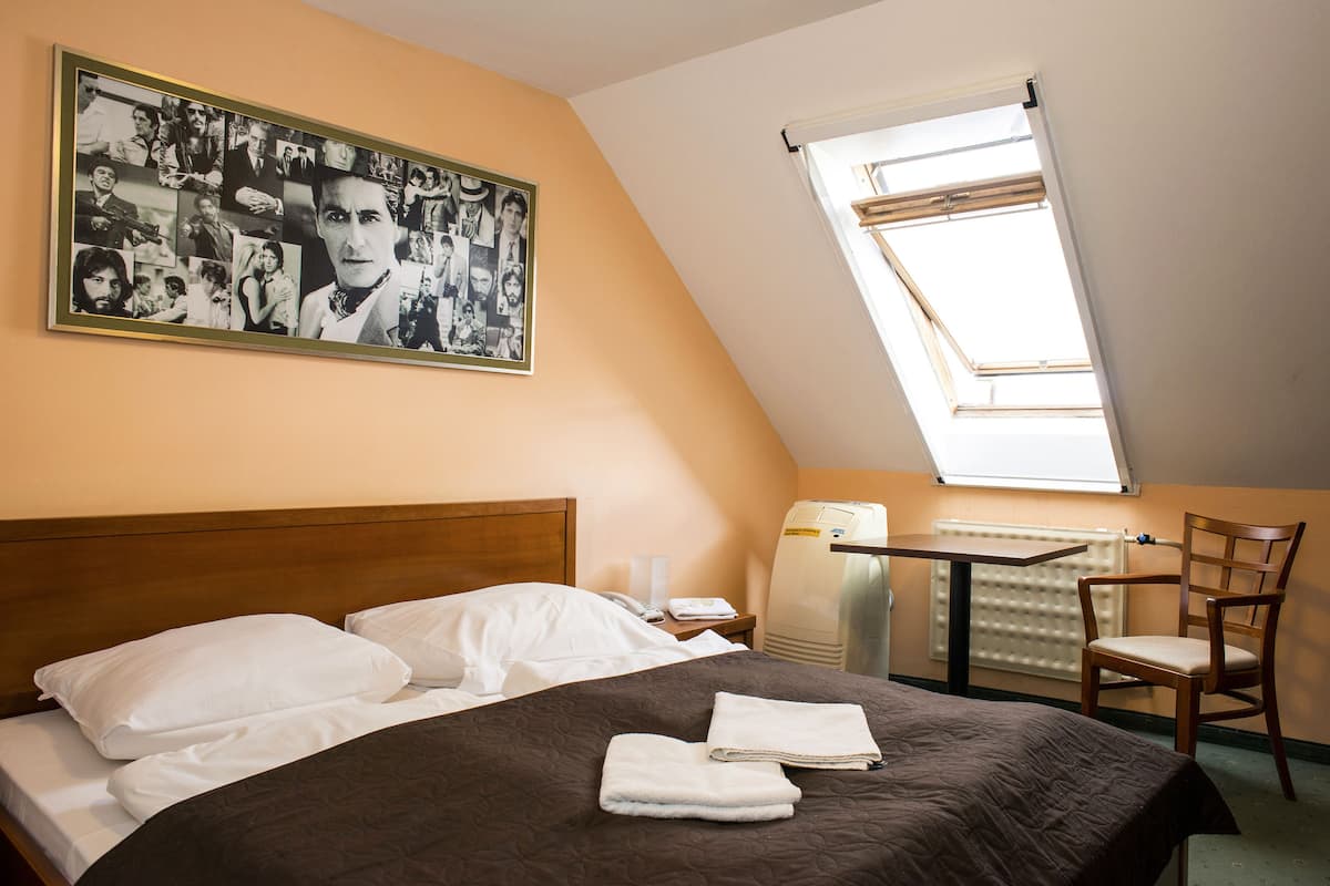 Desk, rollaway beds, free WiFi, bed sheets