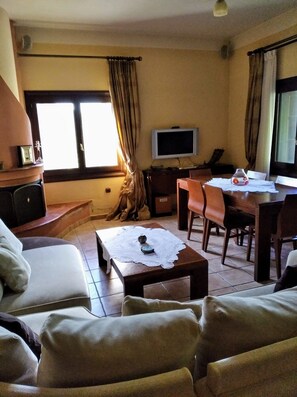 Téléviseur ACL de 17 po avec télévision numérique, téléviseur, foyer