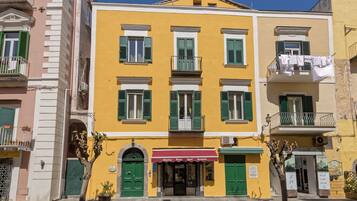 Fassade der Unterkunft – Abend/Nacht