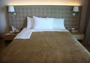 Minibar, in-room safe, free cots/infant beds, rollaway beds - BOUTIQUE HOTEL JAL EL DIB (Jal El Dib)