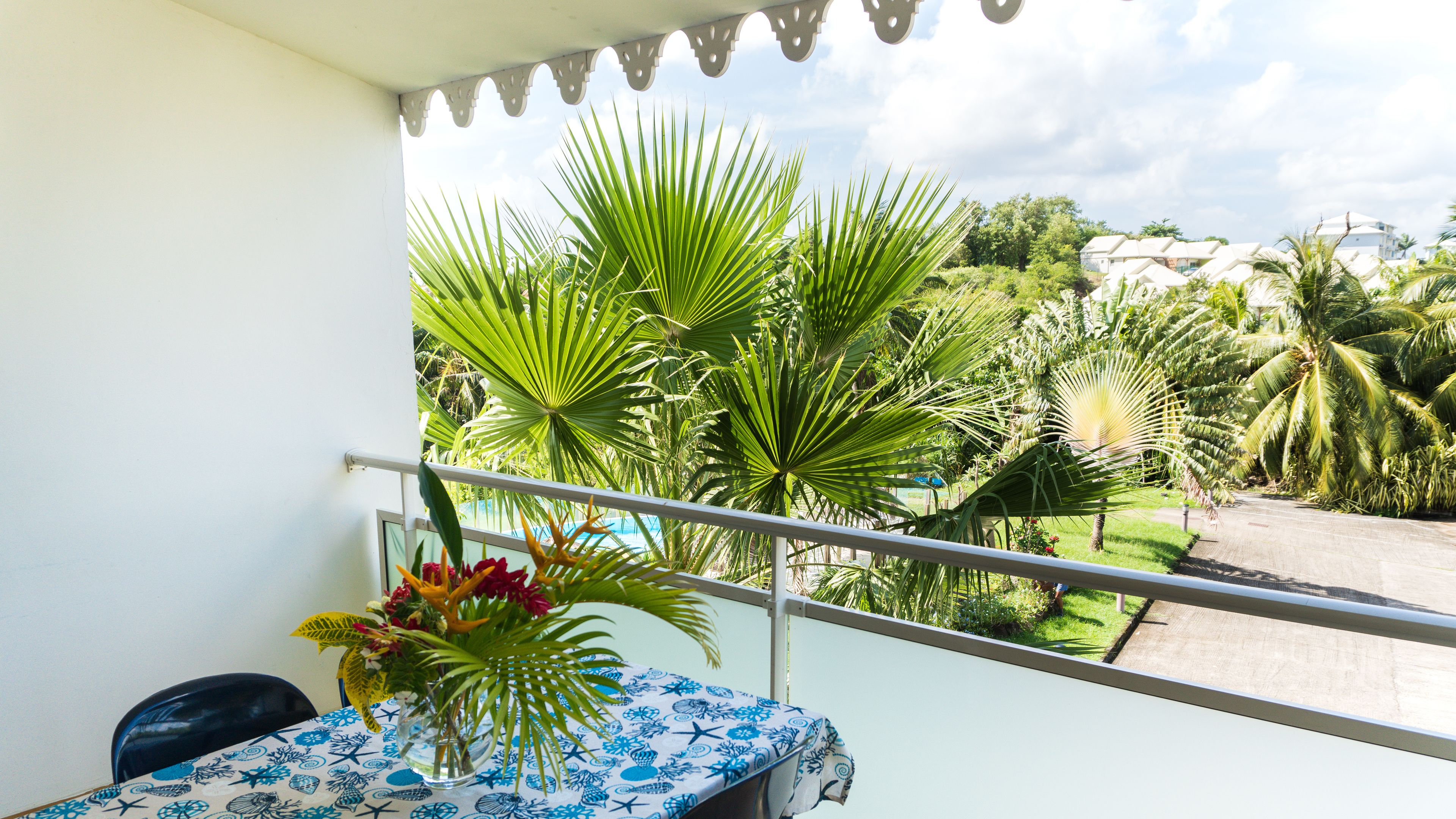 studio standard | balcony