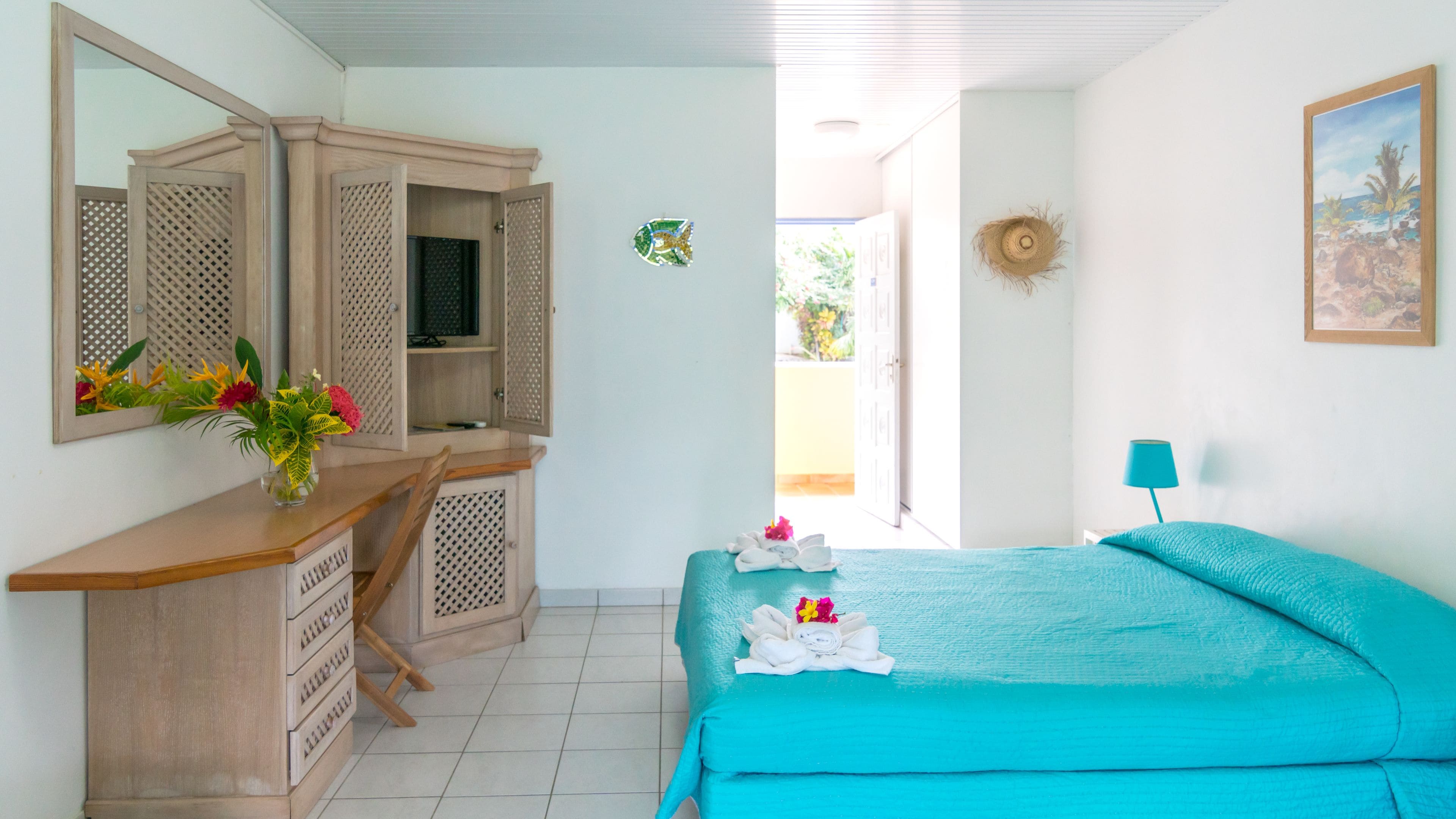 studio supérieur | in-room safe, desk, blackout curtains, iron/ironing board