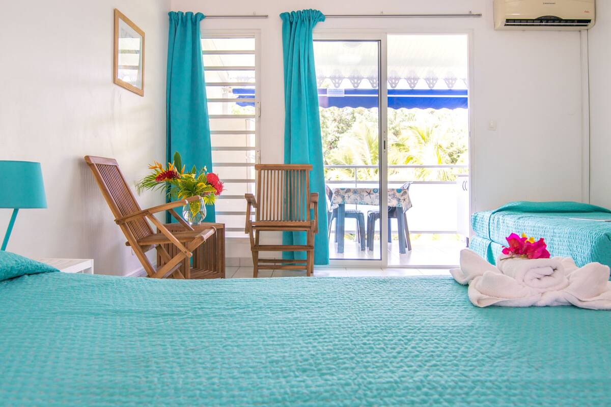 studio supérieur | in-room safe, desk, blackout curtains, iron/ironing board