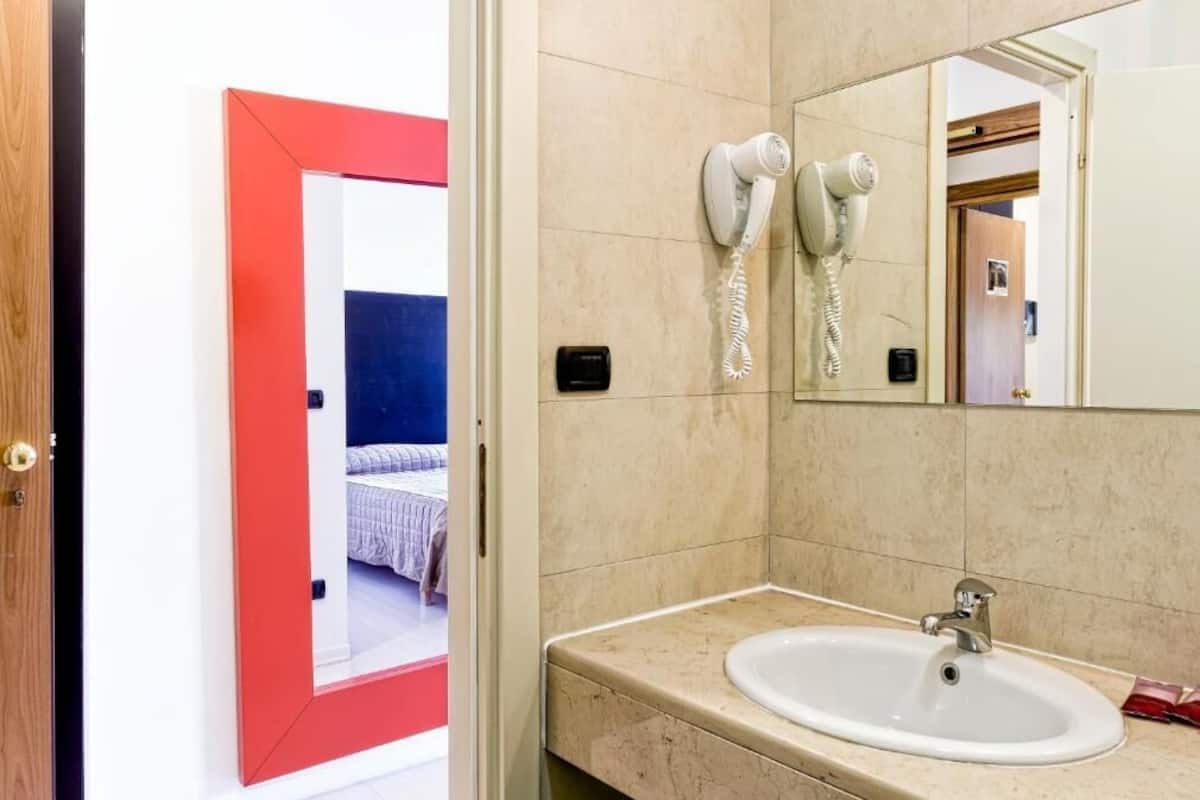 1 bedroom, premium bedding, memory-foam beds, desk