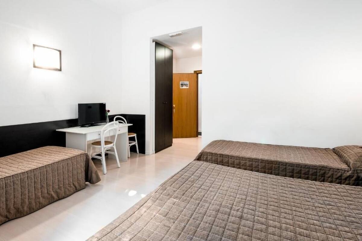 1 bedroom, premium bedding, memory-foam beds, desk