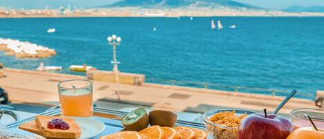 Suite, 1 chambre | Restauration dans la chambre