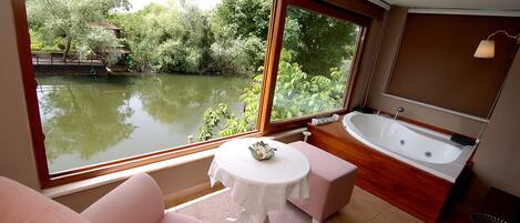 Hurma Deluxe Suite | Living area | LCD TV