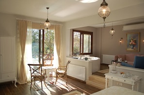 Safran Queen Suite | Living area | LCD TV - Beyaz Ev Agva - Adults Only (Sile)