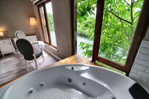 Incir Deluxe Suite | Bügeleisen/Bügelbrett, kostenloses WLAN, Bettwäsche