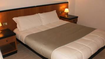 1 bedroom, Egyptian cotton sheets, down comforters, desk
