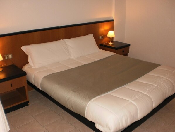 1 bedroom, Egyptian cotton sheets, down comforters, desk