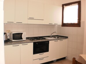 Fridge, oven, stovetop, coffee/tea maker - RTA Le Corti (Grosseto)
